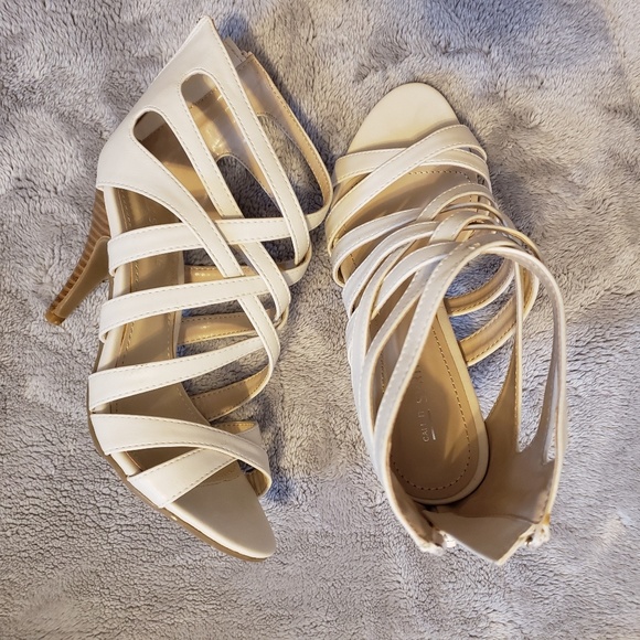 🏷NEW Women's Champagne Sandals in Size 6 - Picture 2 of 7